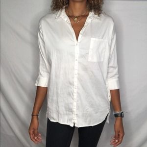L cotton white button down top with side pockets
